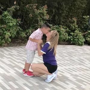 Meet your Posher, Becky